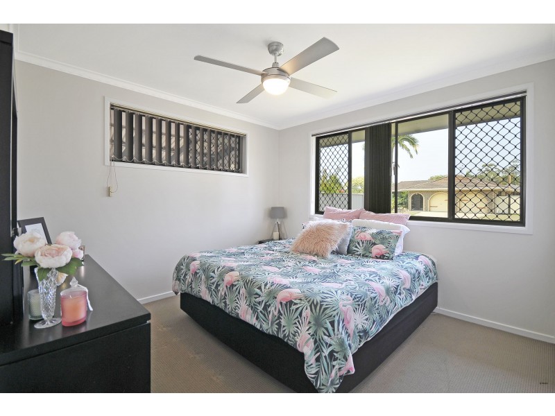 18 Almond Court, Elanora QLD 4221