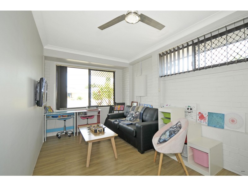 18 Almond Court, Elanora QLD 4221