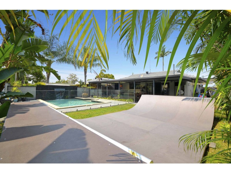 18 Almond Court, Elanora QLD 4221