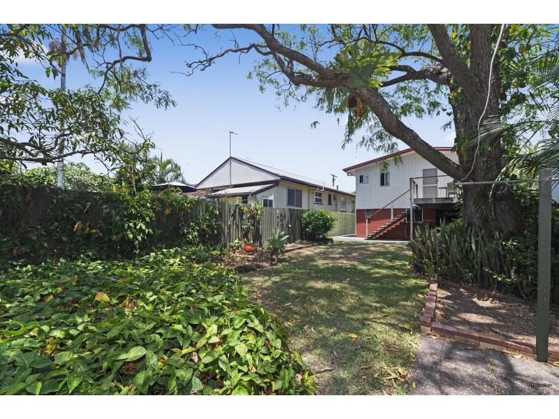 33 Sixth Avenue, Palm Beach QLD 4221