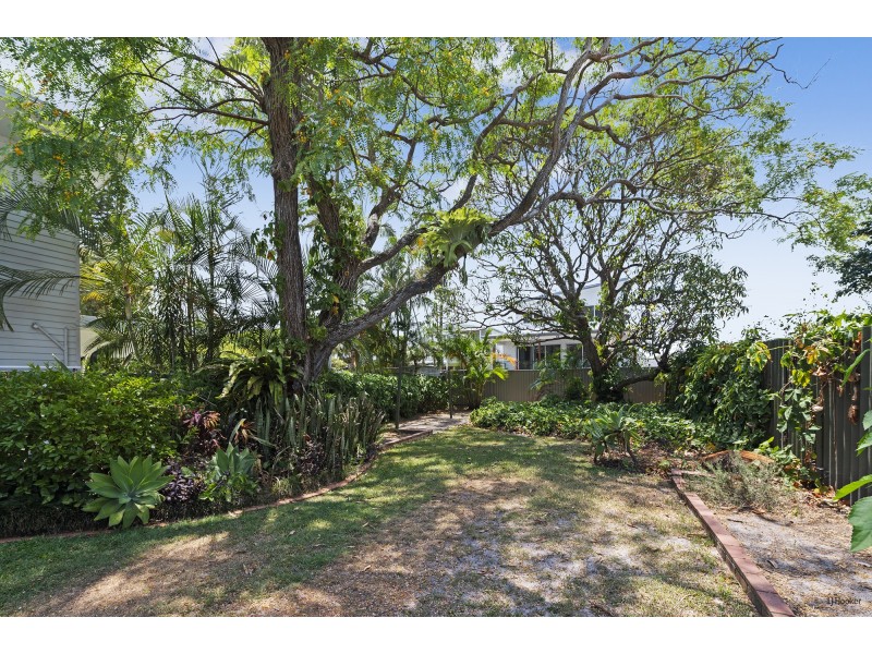 33 Sixth Avenue, Palm Beach QLD 4221