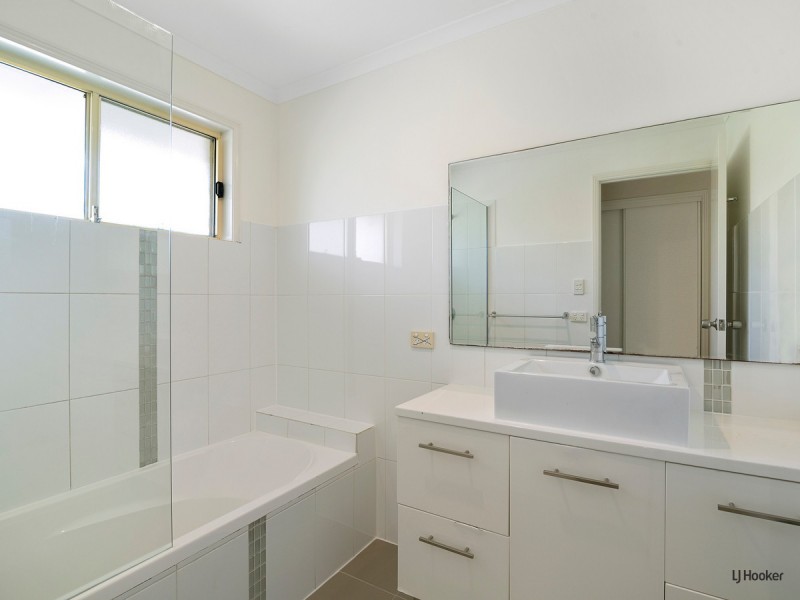16 Daphne Court, Elanora QLD 4221