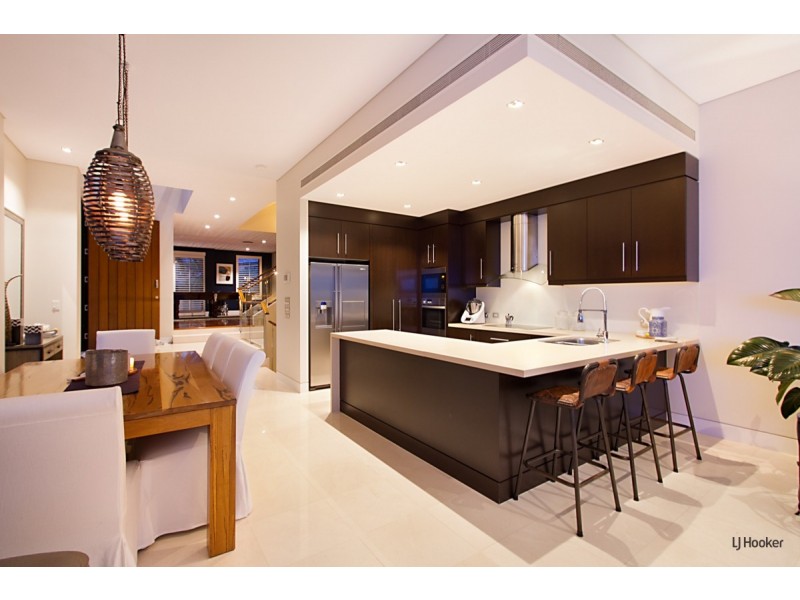 2/66 Sunrise Boulevard, Surfers Paradise QLD 4217