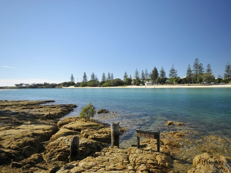 2/22 Twenty Seventh Avenue, Palm Beach QLD 4221