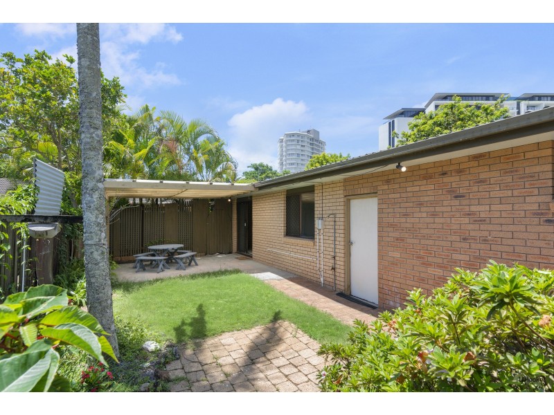 2/18 Brooke Avenue, Palm Beach QLD 4221
