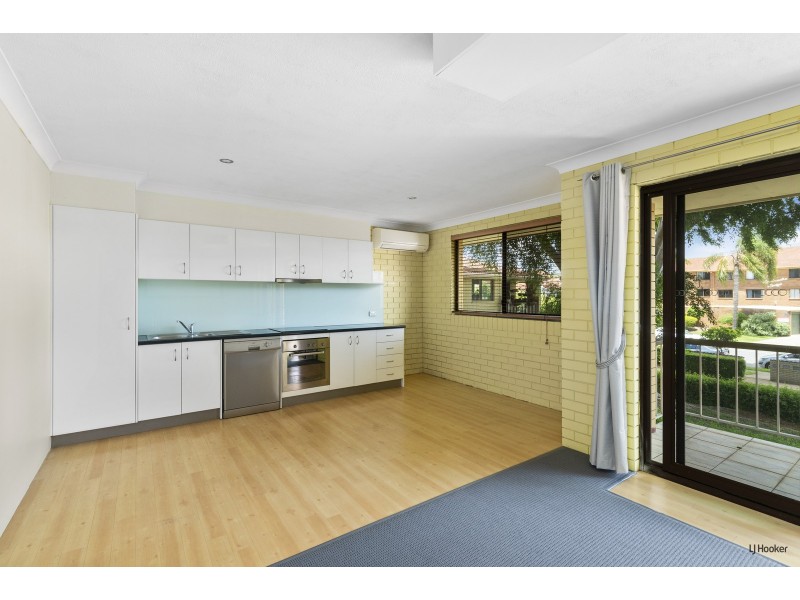 8/22-24 Duet Drive, Mermaid Waters QLD 4218