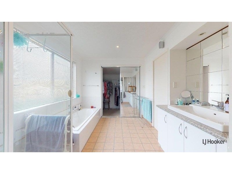 37/154 Currumbin Creek Road, Currumbin Waters QLD 4223