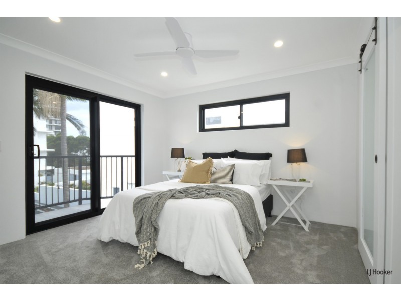 2/213 Boundary Street, Coolangatta QLD 4225