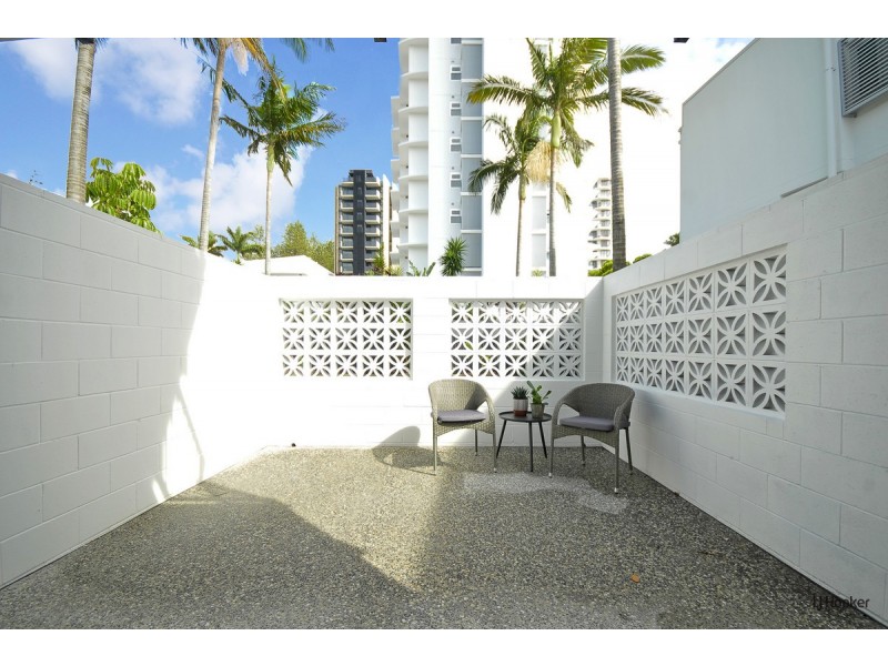 2/213 Boundary Street, Coolangatta QLD 4225