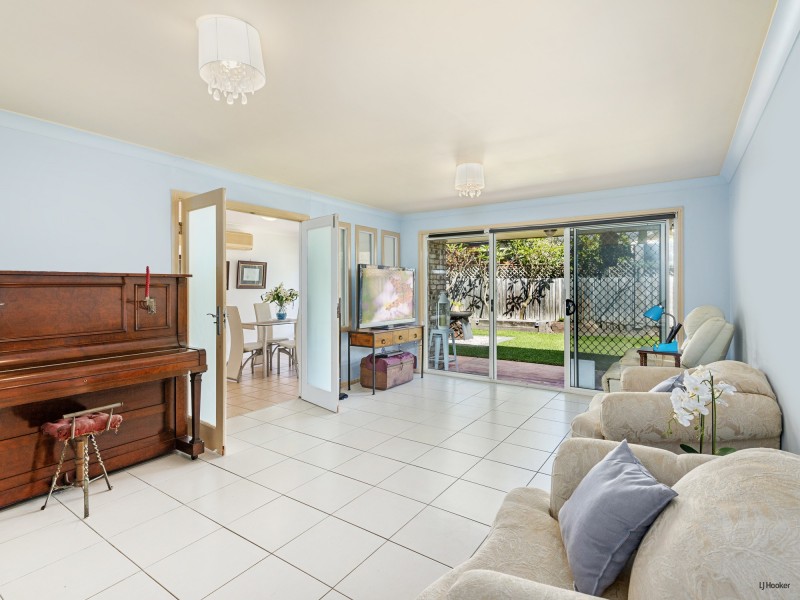 17 Typha Place, Elanora QLD 4221