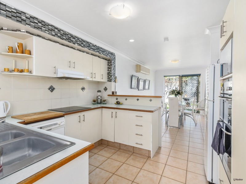 17 Typha Place, Elanora QLD 4221