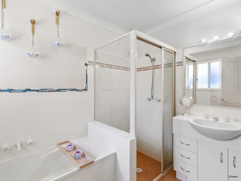 17 Typha Place, Elanora QLD 4221