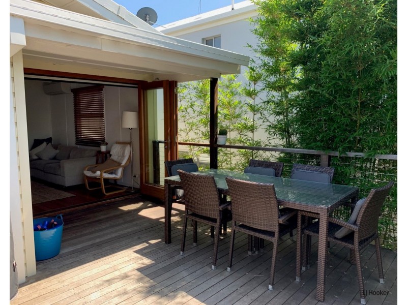 24 Sixth Avenue, Palm Beach QLD 4221