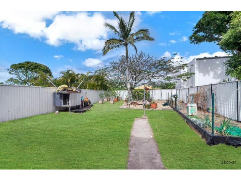 24 Sixth Avenue, Palm Beach QLD 4221