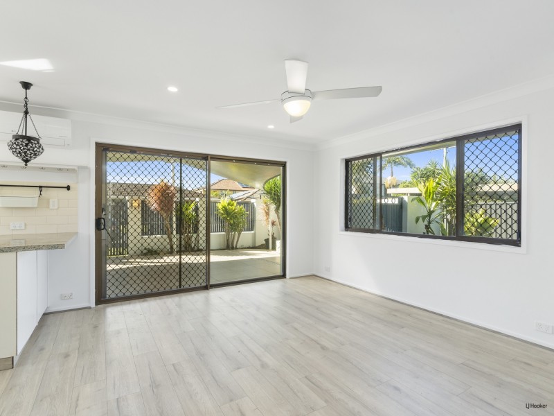 1/8 Morotai Avenue, Palm Beach QLD 4221