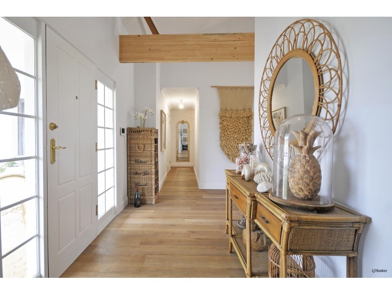 25 Kentia Court, Elanora QLD 4221