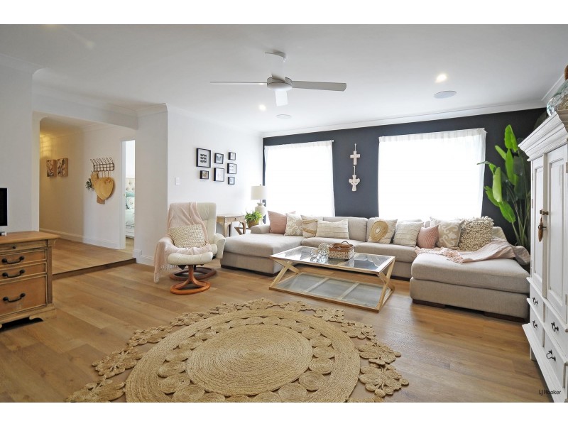 25 Kentia Court, Elanora QLD 4221