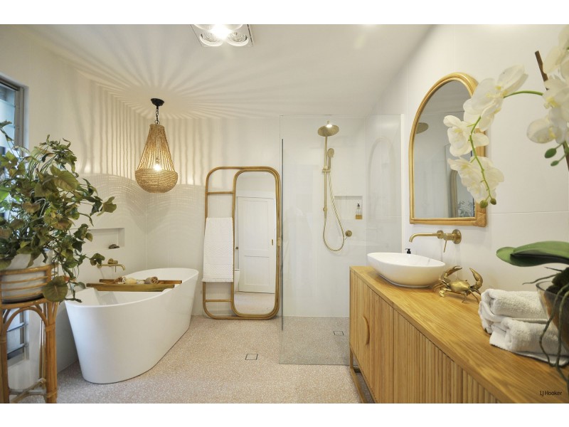 25 Kentia Court, Elanora QLD 4221