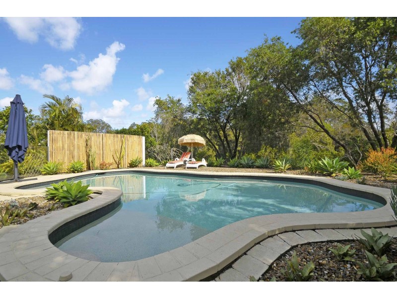 25 Kentia Court, Elanora QLD 4221