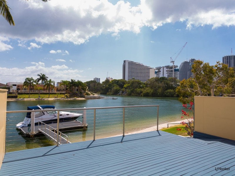 3/23 Hooker Boulevard, Broadbeach Waters QLD 4218