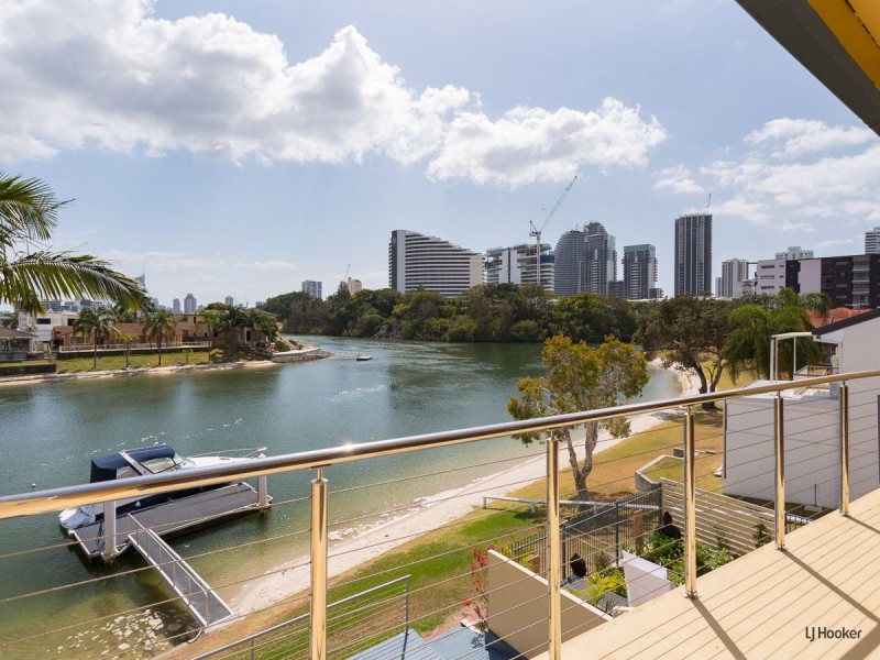 3/23 Hooker Boulevard, Broadbeach Waters QLD 4218