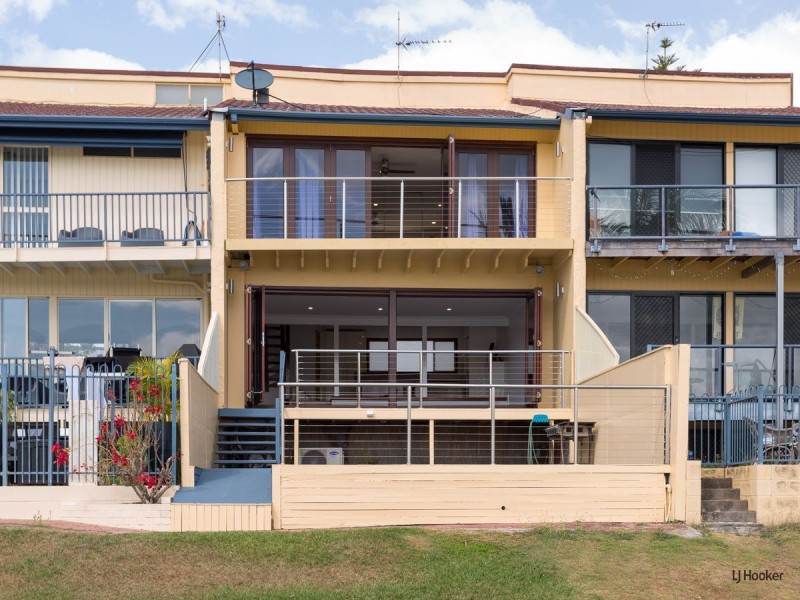 3/23 Hooker Boulevard, Broadbeach Waters QLD 4218