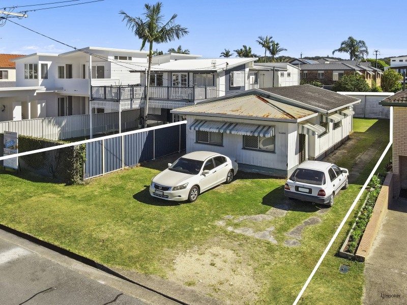 17 Twenty Fifth Avenue, Palm Beach QLD 4221