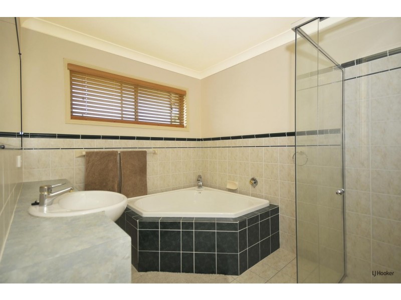 11 Northlakes Drive, Elanora QLD 4221