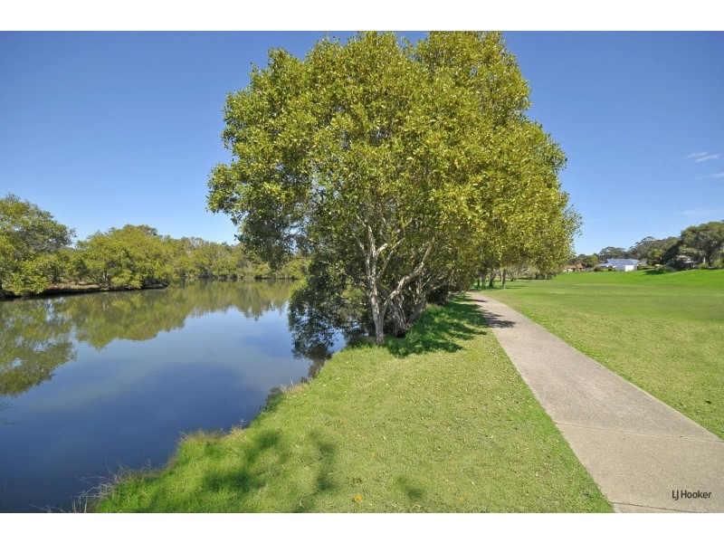 11 Northlakes Drive, Elanora QLD 4221