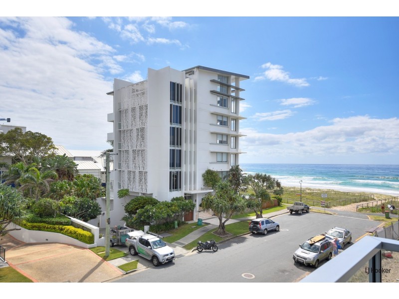 3/4 Twenty Seventh Avenue, Palm Beach QLD 4221