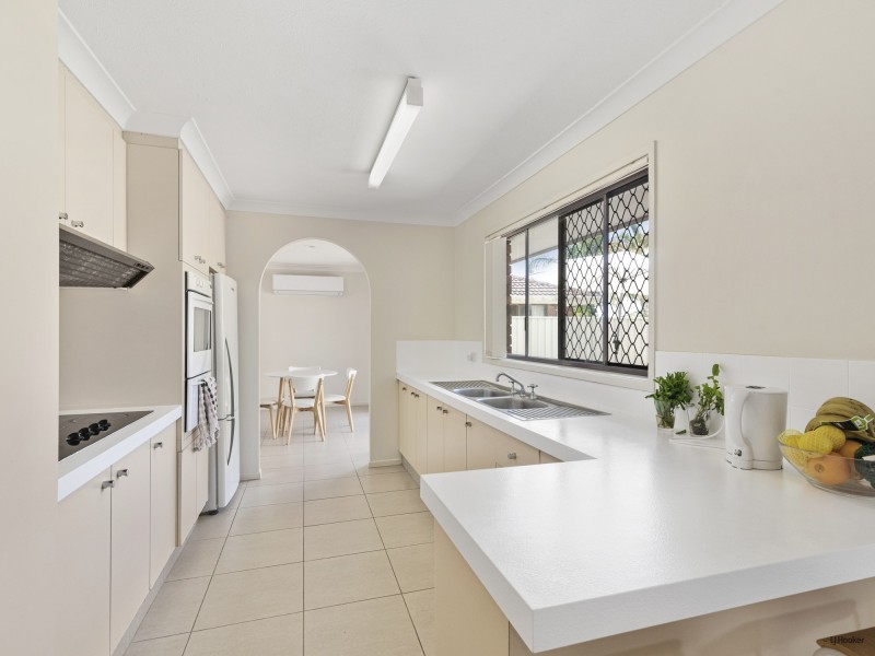 213 Nineteenth Avenue, Elanora QLD 4221