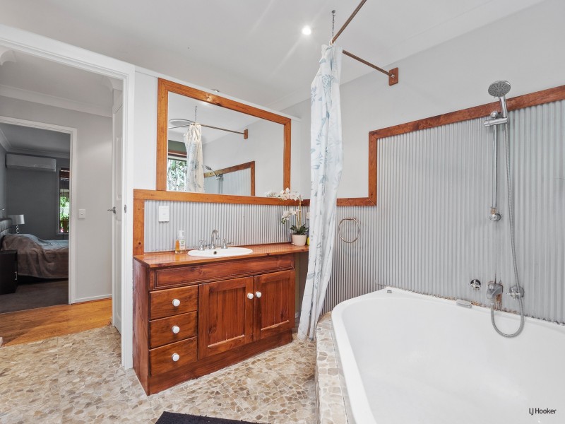 96 Bonogin Road, Bonogin QLD 4213