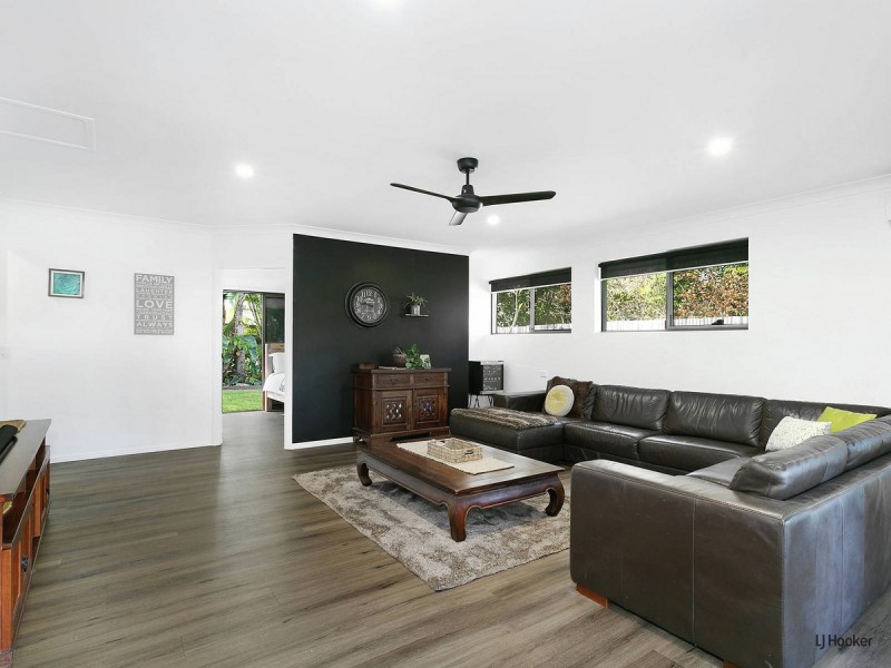 21 Barklya Place, Palm Beach QLD 4221