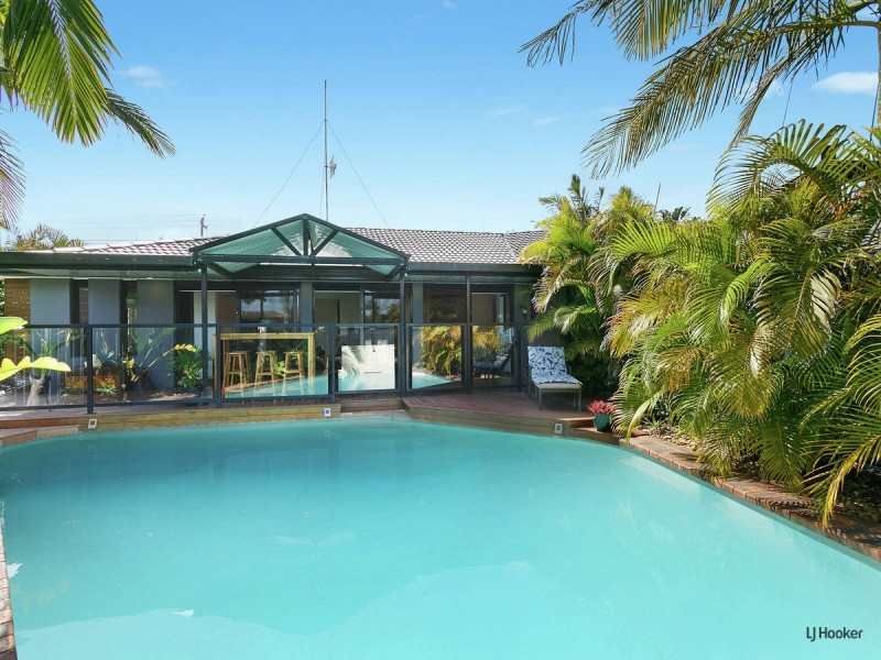 21 Barklya Place, Palm Beach QLD 4221