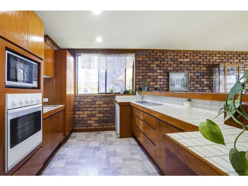 73 Jefferson Lane, Palm Beach QLD 4221