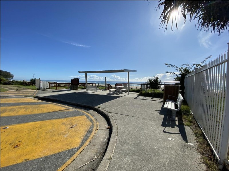 2/2 Nineteenth Avenue, Palm Beach QLD 4221
