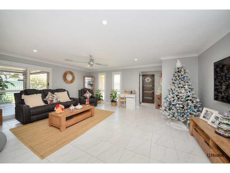 56 Bergamont Street, Elanora QLD 4221