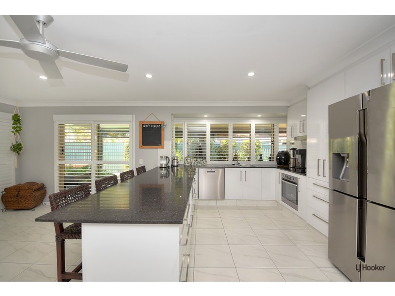 56 Bergamont Street, Elanora QLD 4221