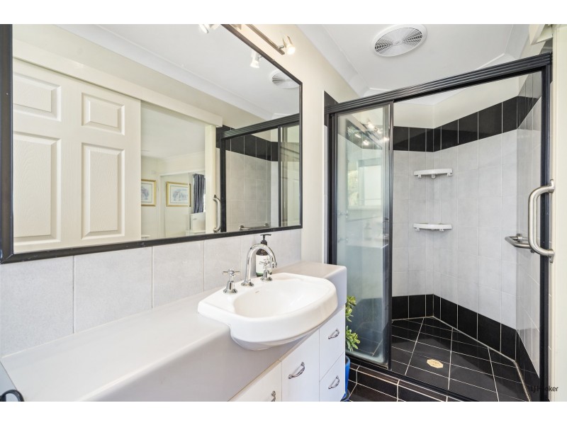 11 Serafini Court, Elanora QLD 4221