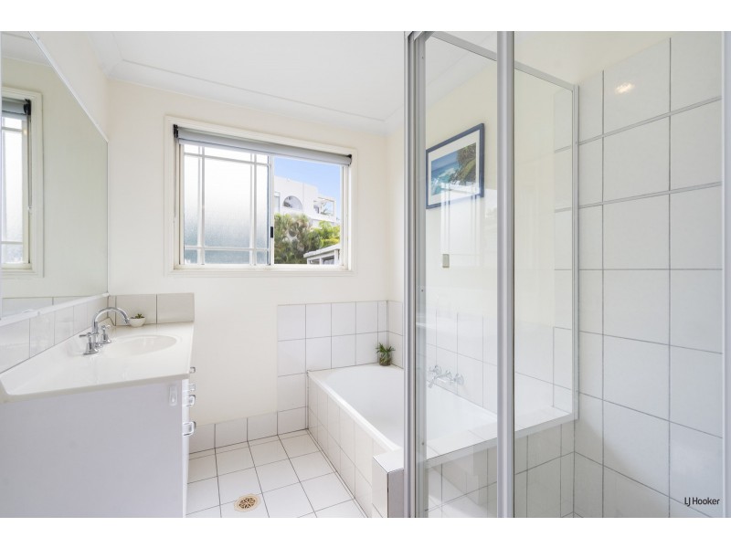 11 Serafini Court, Elanora QLD 4221
