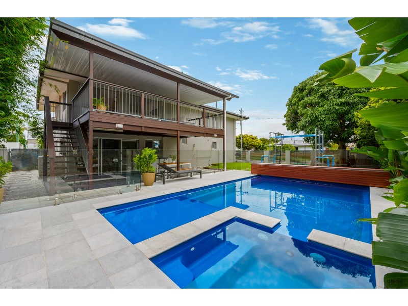 37 Seventh Avenue, Palm Beach QLD 4221