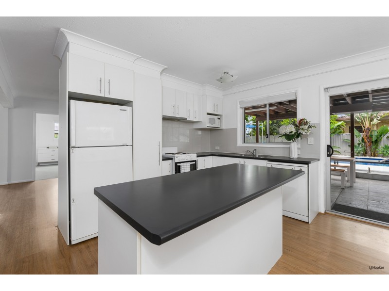 37 Seventh Avenue, Palm Beach QLD 4221