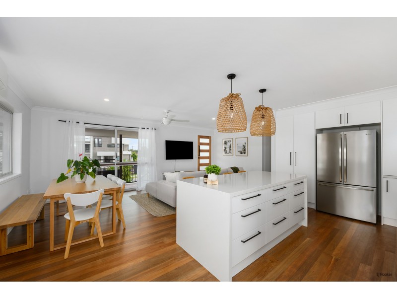 37 Seventh Avenue, Palm Beach QLD 4221