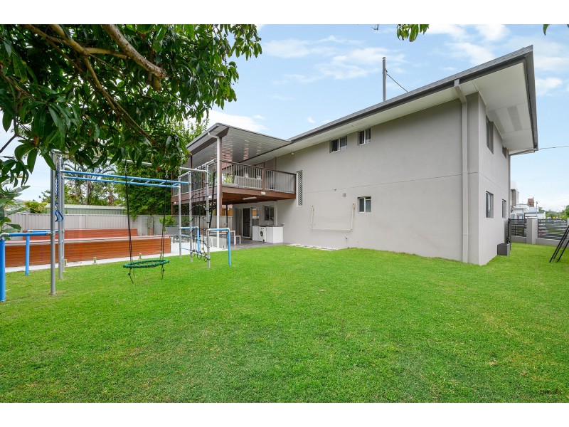 37 Seventh Avenue, Palm Beach QLD 4221