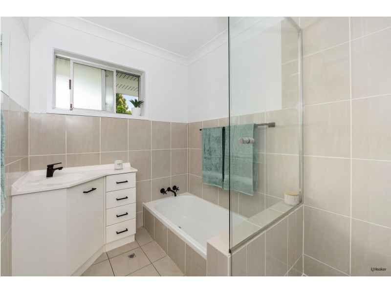 37 Seventh Avenue, Palm Beach QLD 4221