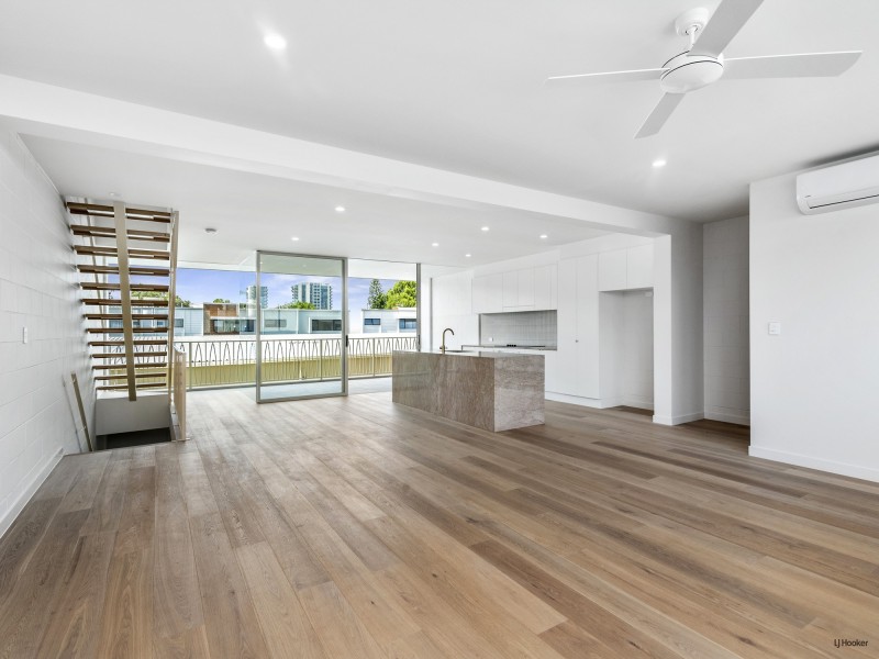 2/10 Simpson Street, Coolangatta QLD 4225