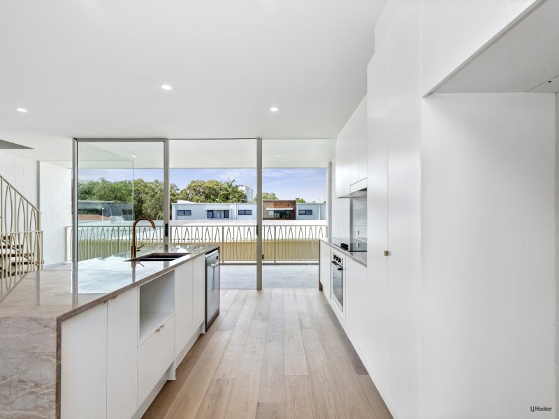 2/10 Simpson Street, Coolangatta QLD 4225