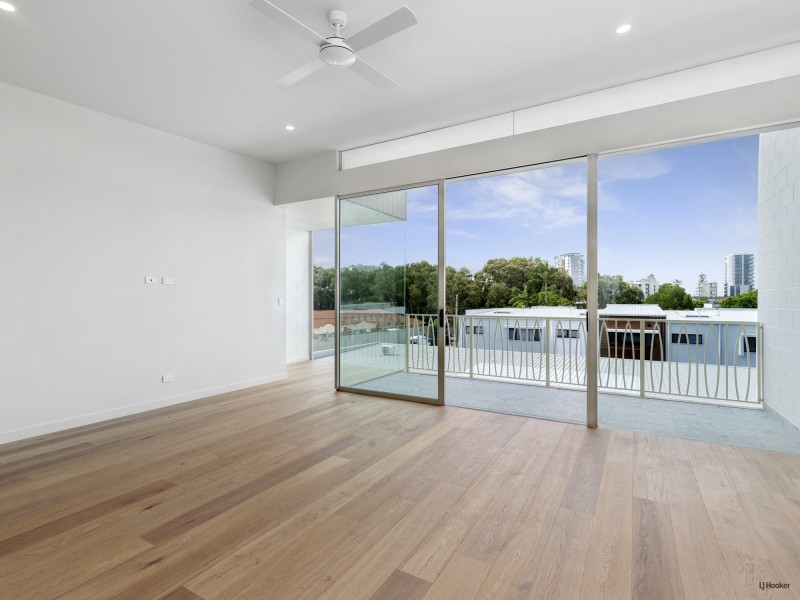 2/10 Simpson Street, Coolangatta QLD 4225