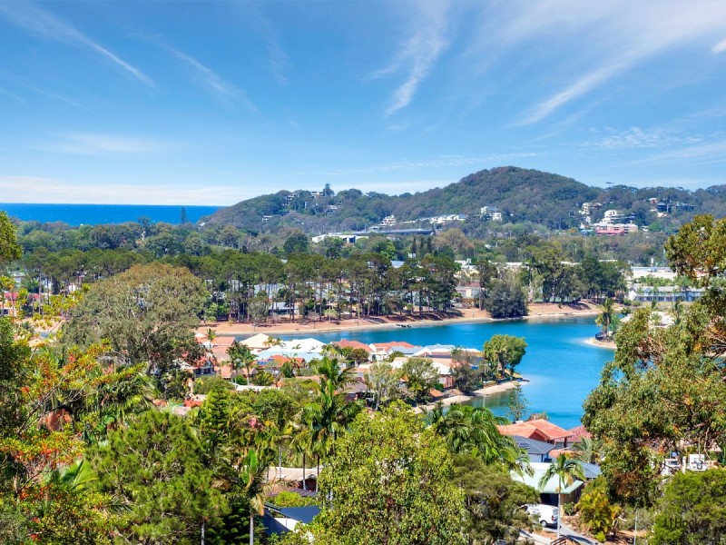 18 Bronzewing Close, Elanora QLD 4221