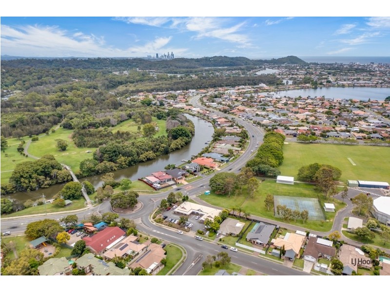 2 Saffron Street, Elanora QLD 4221